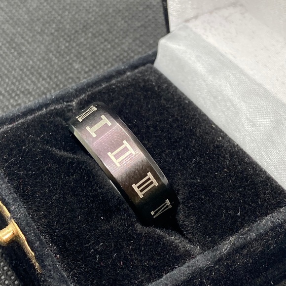 Ring - Picture 2 of 4